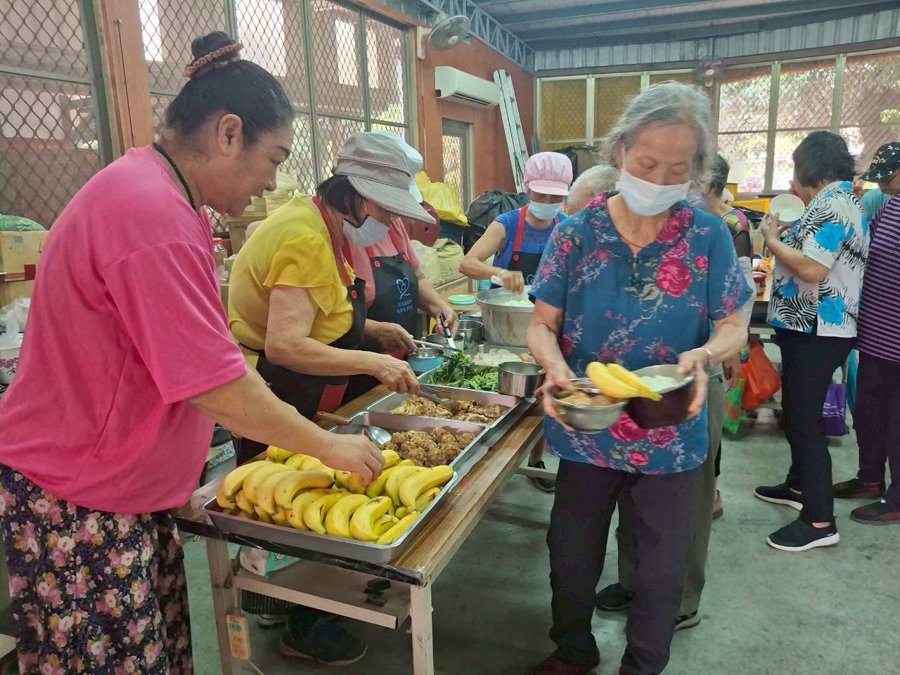 巷弄站共餐